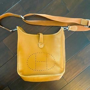 Gorgeous like new crossbody handbag